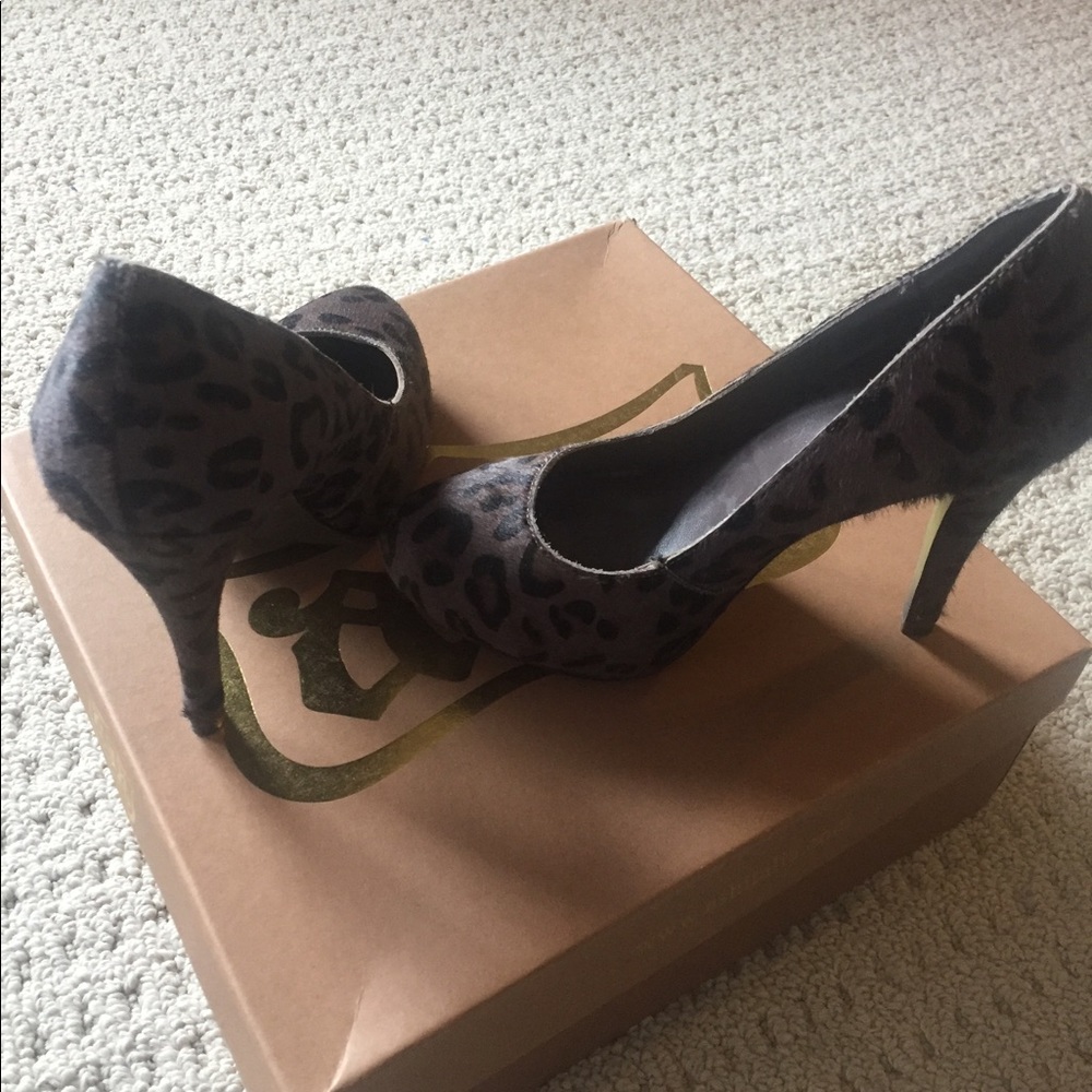Shoes - Picture 6 of 8
